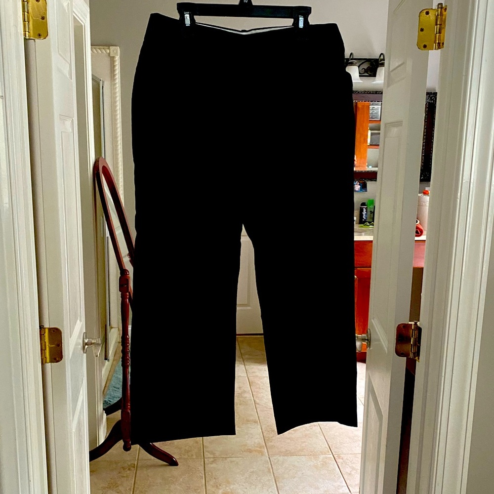 Like new Charter Club black capris. Size 4
